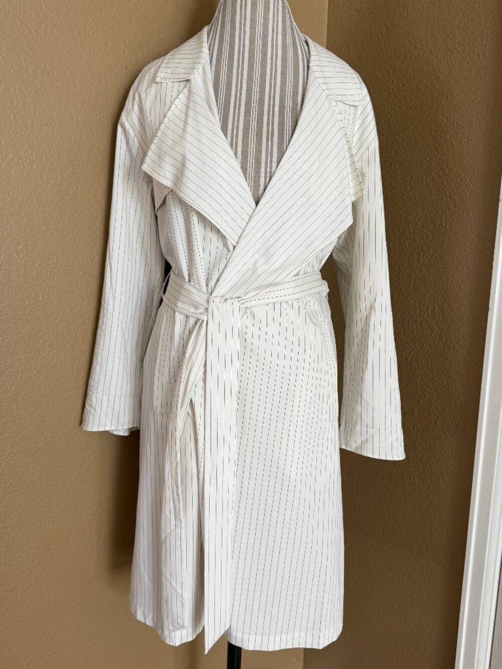 DR2 White Pinstripe Trench Jacket Tie Waist Size M NWOT Chic Lightweight Coat